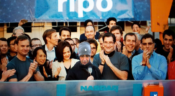 Ben sonne la cloche au Nasdaq de NY Ben sonne la cloche au Nasdaq de NY